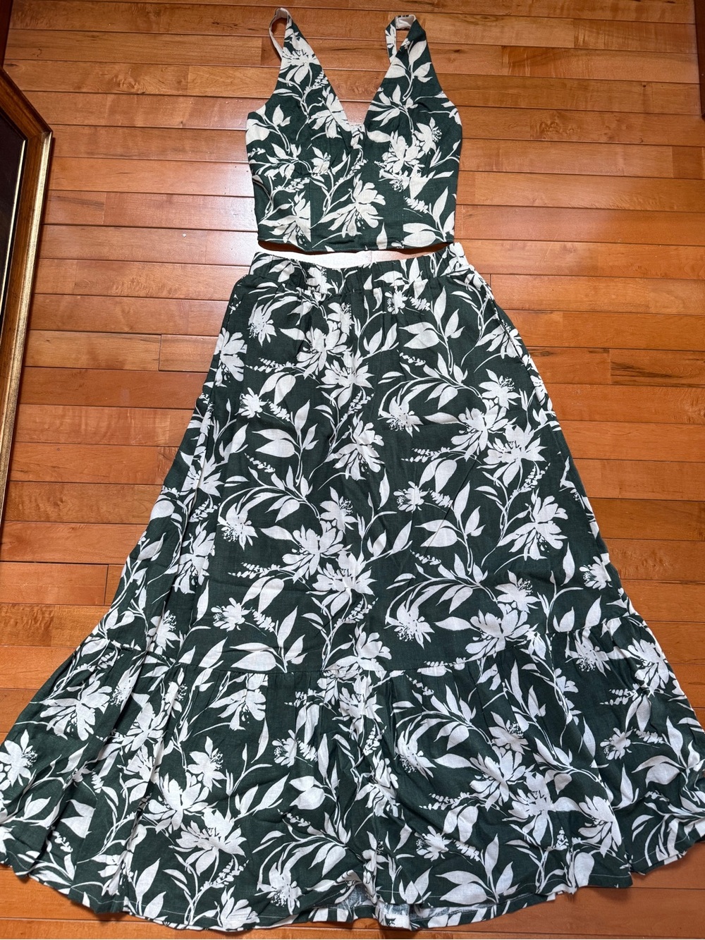 Abercrombie & Fitch Dark Green and White Floral Maxi Skirt Set - both size small